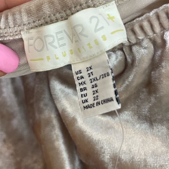 FOREVER 21 Plus Champagne Velvet Off the Shoulder Long sleeve Top - Picture 7 of 7